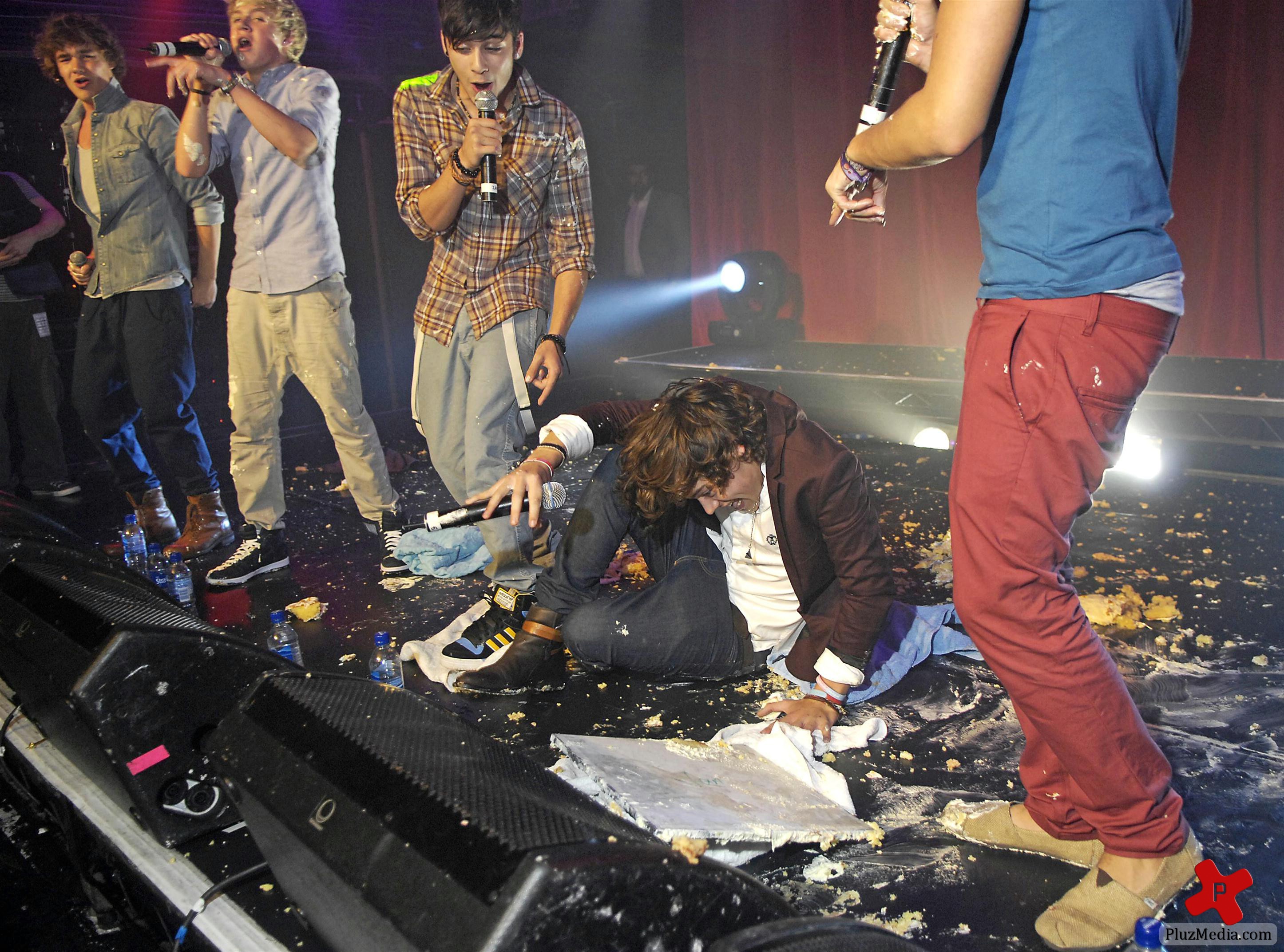 One Direction perform live at G-A-Y nightclub photos | Picture 80786